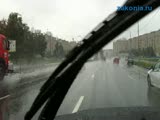 Зачем мыть дороги в дождь?